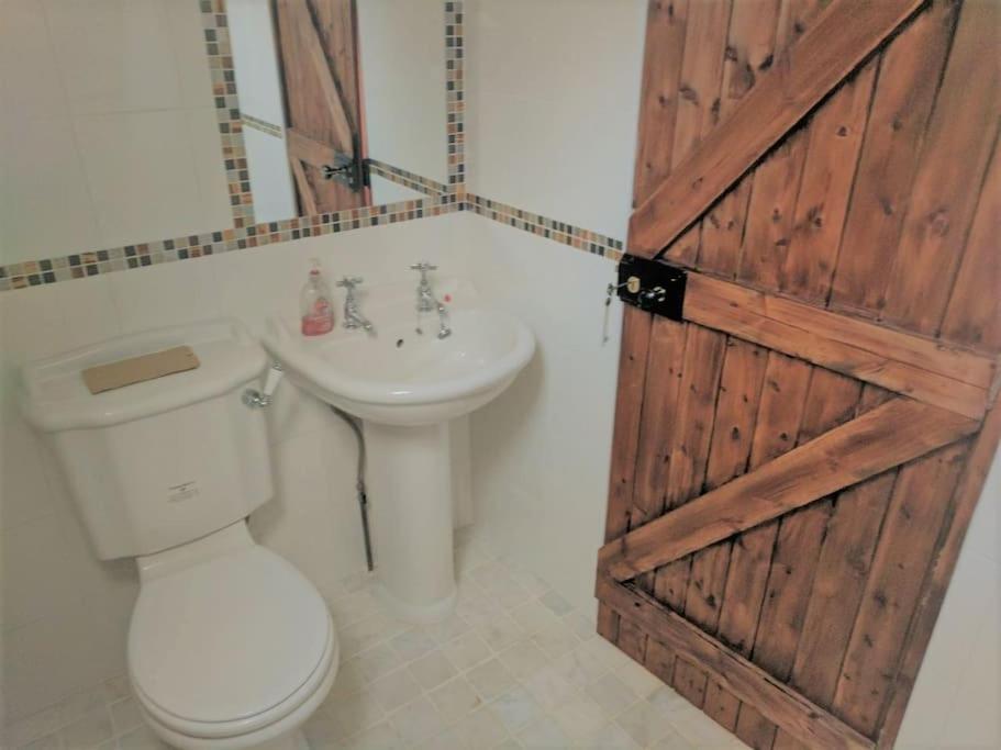 Stunning Barn Conversion Ideal For Large Families Bildeston ภายนอก รูปภาพ