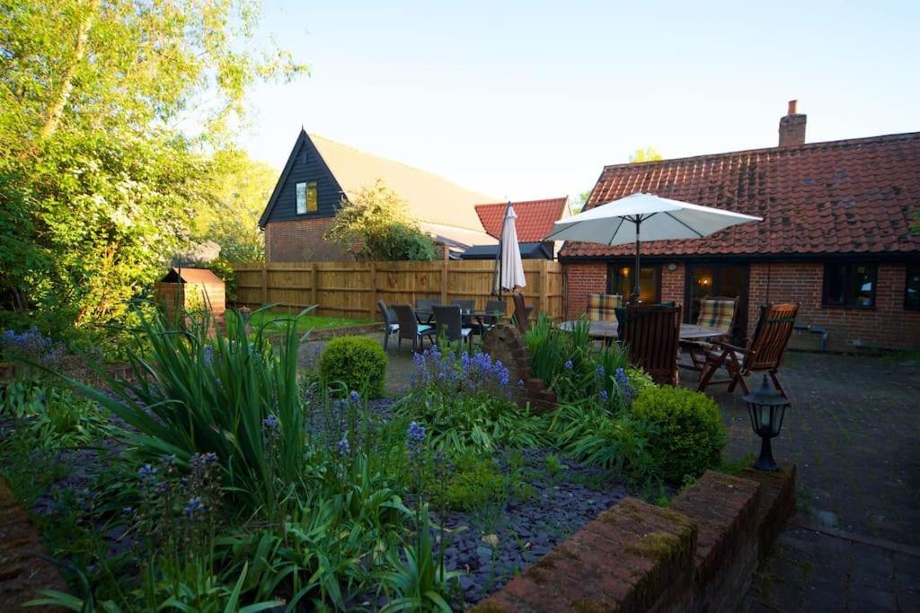 Stunning Barn Conversion Ideal For Large Families Bildeston ภายนอก รูปภาพ