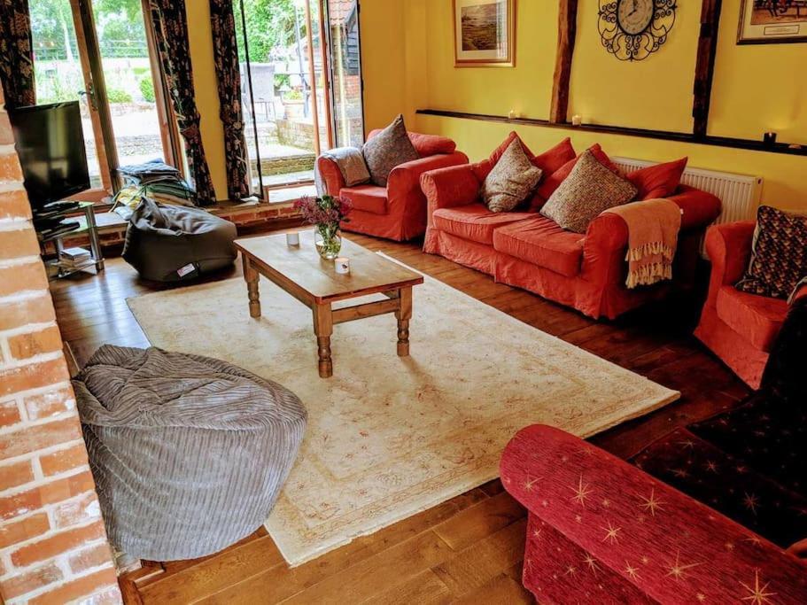 Stunning Barn Conversion Ideal For Large Families Bildeston ภายนอก รูปภาพ