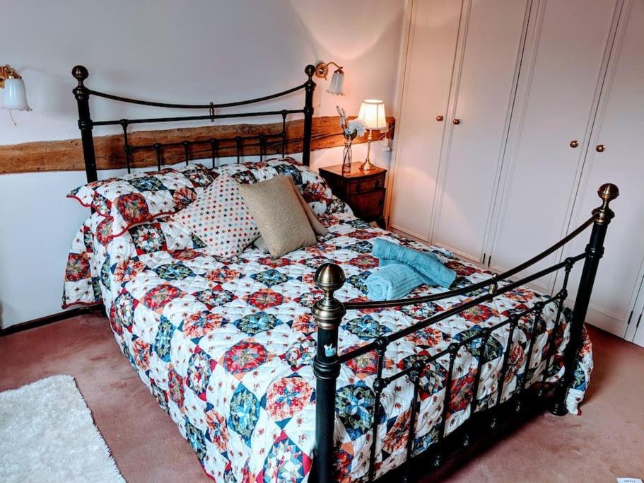 Stunning Barn Conversion Ideal For Large Families Bildeston ภายนอก รูปภาพ